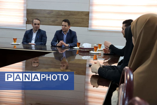 بازدید مدیر آموزش و پرورش اسلامشهر از بازارچه خیریه دبستان شاهد فاطمه زهرا(س)