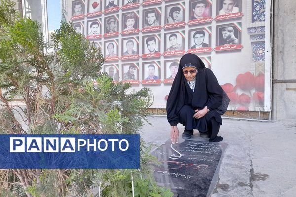 غبارروبی مزار شهدا در امام زاده حسن(ع) نسیم‌شهر