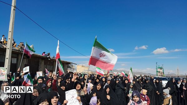راهپیمایی مردم شهر علی آباد دمق به‌مناسبت روز ۱۲ فروردین