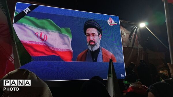 حماسه سازی مردم نیشابور در بیستمین شب از راهپیمایی های مردمی بلوار فضل 