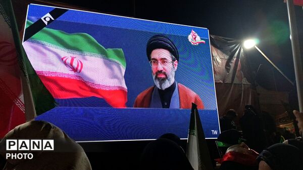 حماسه سازی مردم نیشابور در بیستمین شب از راهپیمایی های مردمی بلوار فضل 