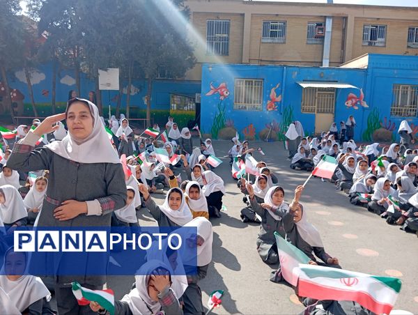 سالروز پیروزی شکوهمند انقلاب اسلامی در دبستان دخترانه نرجس یک و دو 