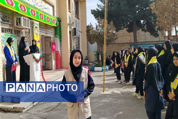 گلبانگ زنگ چهل و هفتمین پیروزی انقلاب اسلامی در مدرسه شهید مجید دهنوی 