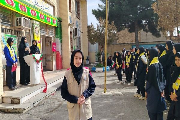 گلبانگ زنگ چهل و هفتمین پیروزی انقلاب اسلامی در مدرسه شهید مجید دهنوی 