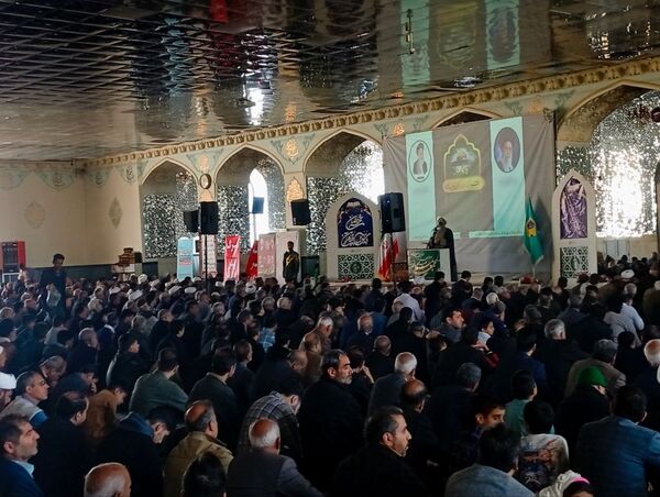 نماز جمعه این هفته شهرستان کاشمر همزمان با روز قدس برگزار شد 