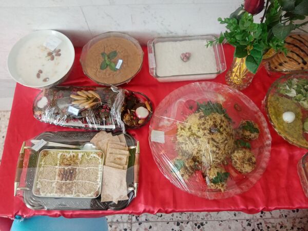 جشنواره غذای سالم در مدرسه حاج مهدی روحانی