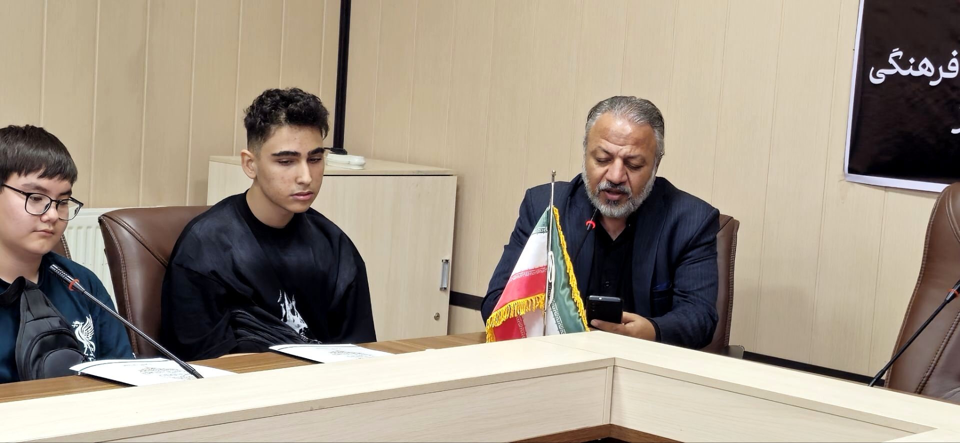 هر کس با هنر و استعداد خودش باید مراسم وداع و تشییع رهبر انقلاب را به تصویر بکشد