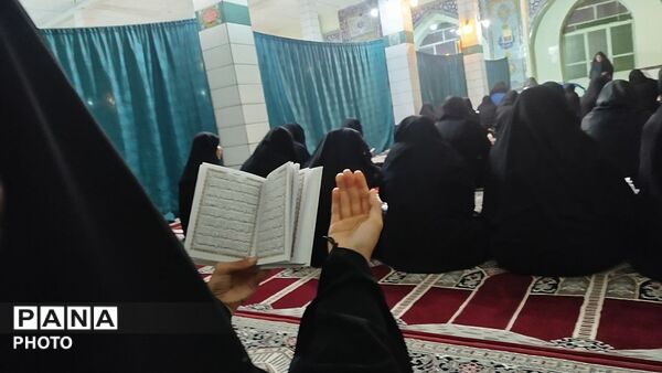 مردم دزک در شب قدر در مسجد امام حسین (ع) به نیایش و عبادت پرداختند