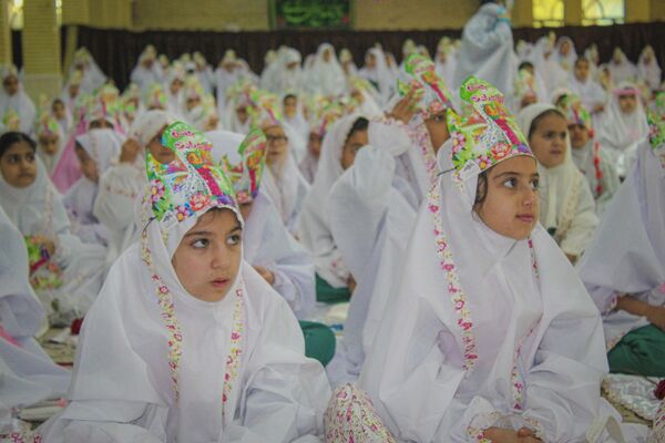 جشن تکلیف ۶۰۰دانش‌آموز دختر گتوندی