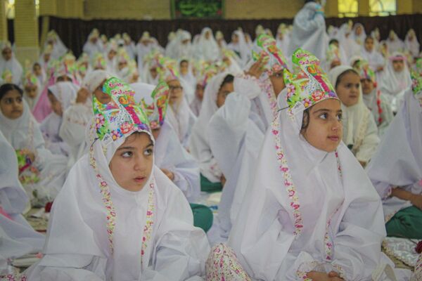 جشن تکلیف ۶۰۰دانش‌آموز دختر گتوندی