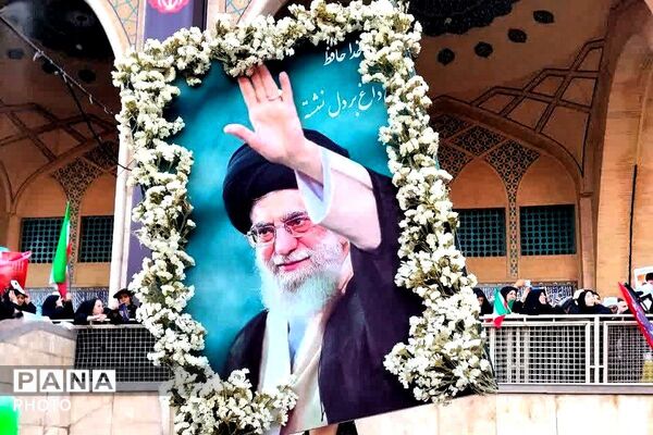 فریاد نسل نو در سوگ رهبر؛ مشقِ وفاداری در قابِ تشییع 