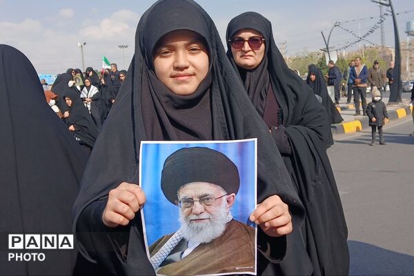 تجدید بیعت فرهنگیان و دانش آموزان بصیر و غیور  پاکدشت  با رهبر معظم انقلاب