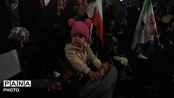 دختران نیشابوری در صف اول تجمعات-۳