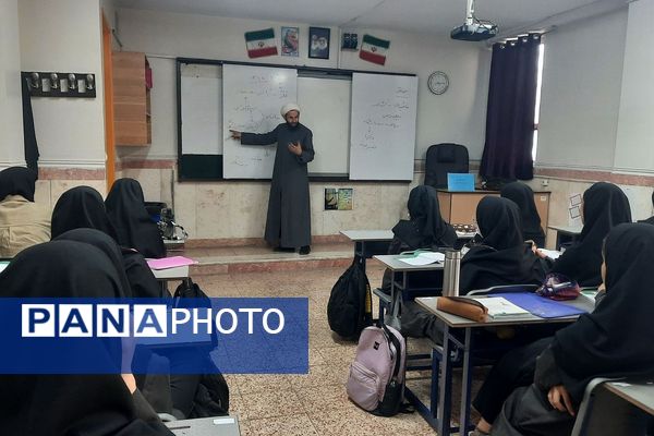برگزاری کارگاه‌های آموزشی با حضور روحانیون گروه‌های جهادی در مدارس ناحیه دو شهرری 