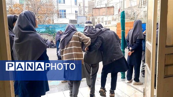 مانور سراسری زلزله در دبیرستان حداد 