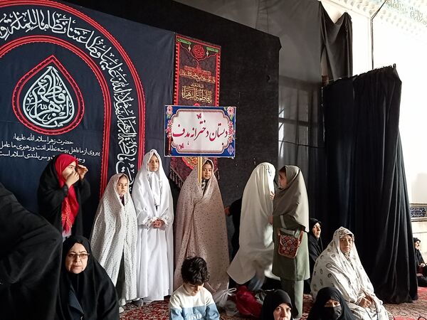 حضور دانش آموزان در نماز جمعه کاشمر