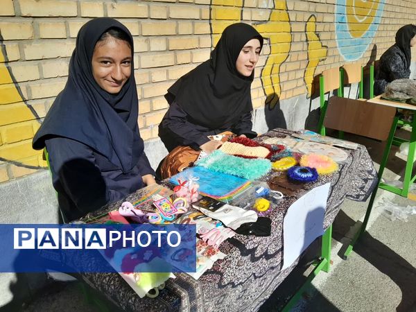 نمایشگاه کارآفرینی دانش‌آموزان دبیرستان حجاب شهرستان ورامین