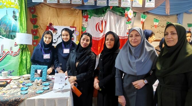 طعم خلاقیت نوجوانان در غرفه خوراکی‌های بازارچه مهدیه