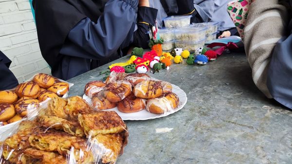 برپایی بازارچه دانش آموزی در دبیرستان پیرایش ۲