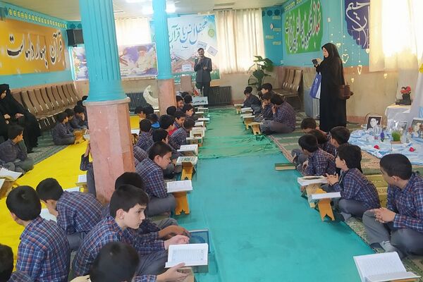 یادواره شهدا و محفل انس با قرآن در دبستان علامه طباطبایی پیشوا