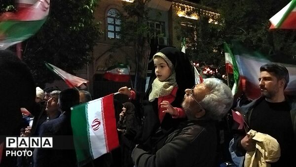 دختران نیشابوری در صف اول تجمعات-۳