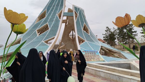 خروشان در مسیرِ خورشید؛ تجلیِ عزمِ «بسیج دانش‌آموزی» در میعادگاه شهدای سرخس