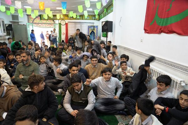 جشن پیروز انقلاب در دبیرستان تهرانی باقرشهر 