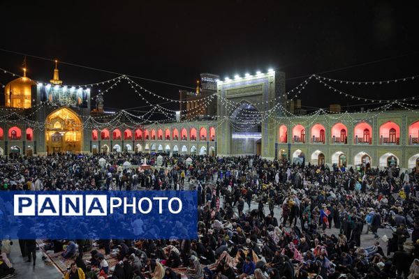 دیدار عاشقان با امام رضا(ع) در آخرین شب قدر