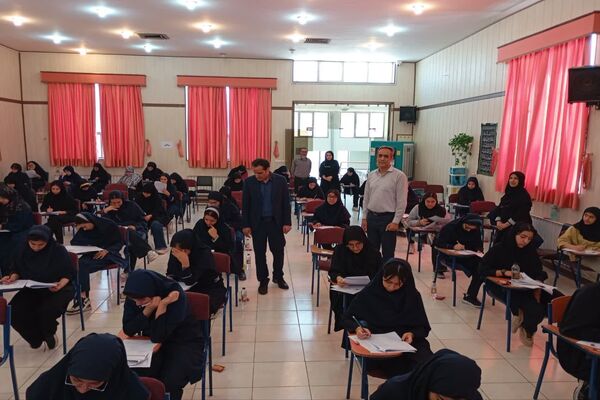 بازدید رئیس آموزش و پرورش ناحیه ۲ اصفهان از روند برگزاری آزمون مدارس فرهنگ