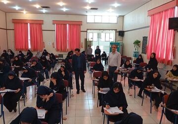 بازدید رئیس آموزش و پرورش ناحیه ۲ اصفهان از روند برگزاری آزمون مدارس فرهنگ