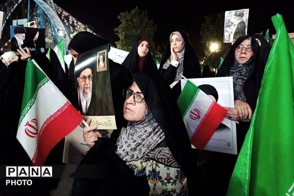 تداوم تجمعات شبانه در میدان امام خمینی (ره)