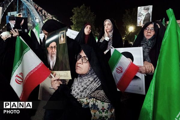 تداوم تجمعات شبانه در میدان امام خمینی (ره)