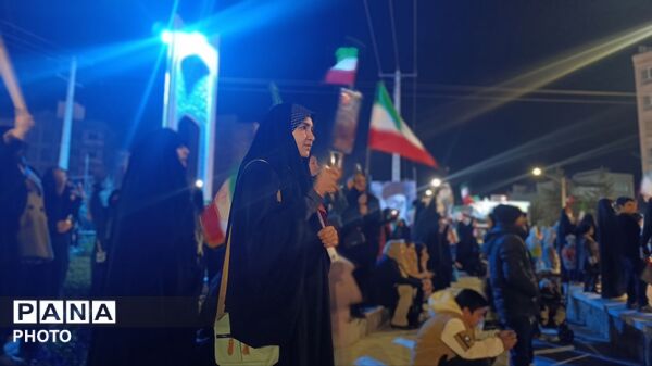 تجمع جوانان‌‌و‌نوجوانان‌در‌بیعت با رهبر انقلاب در نیشابور