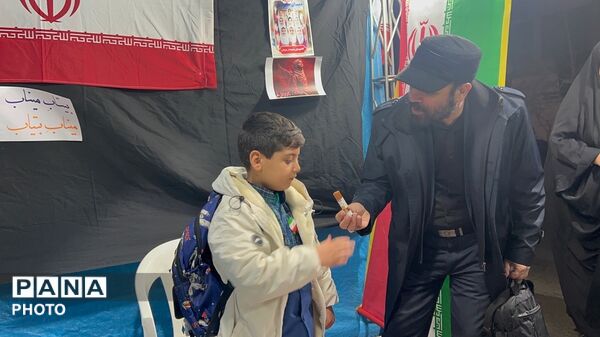 حضور دانش‌آموزان البرزی در گرامیداشت چهلم شهدای میناب در کرج 