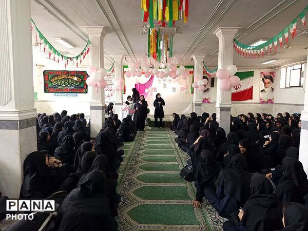گرامیداشت روز پرستار در دبیرستان سید احمد فاتحی یک قم