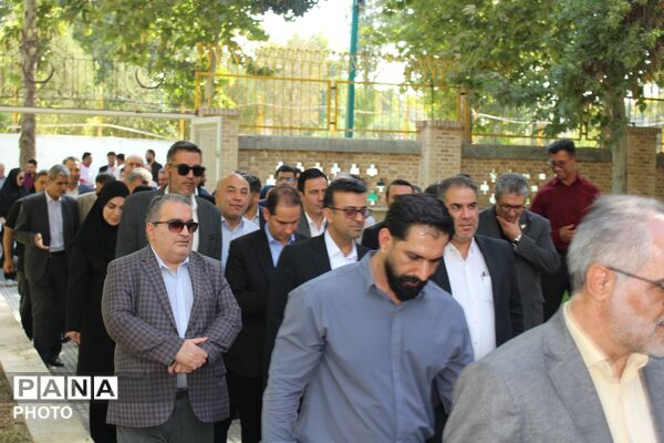  عطرافشانی مزار شهدای گمنام نظرآباد 