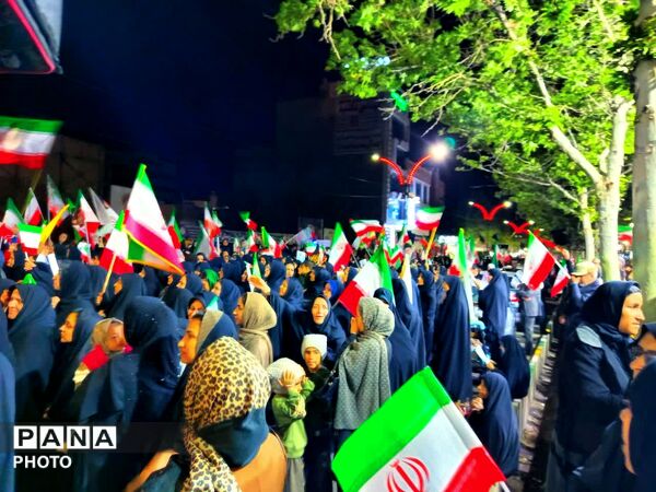 کودکان هم پای والدین در تجمعات شبانه