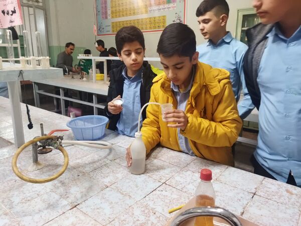 بازدید دانش‌آموزان دبیرستان نمونه دانش از پژوهشسرای رازی