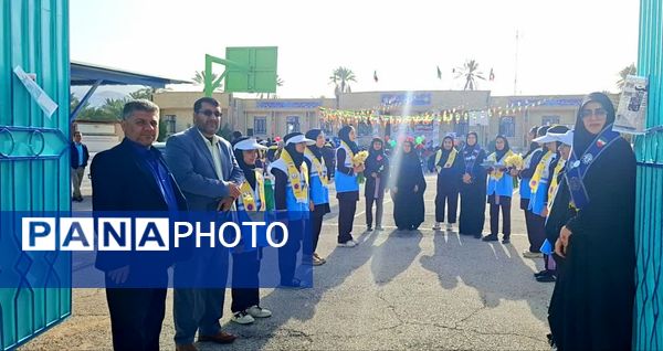 وقتی مدرسه صحنه انقلاب شد؛ زنگی که با سرود و افتخار نواخته شد