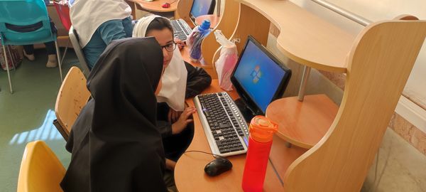 بازدید دانش‌آموزان پیشتاز‌ مدرسه شهید خاقانی از کلاس‌های رایانه کانون سمیه شیروان