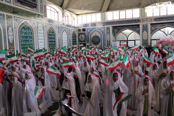 جشن تکلیف دانش‌آموزان دختر شهرستان بن 