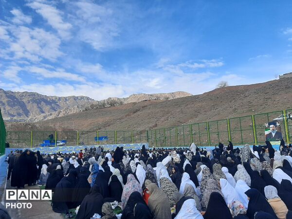 نماز عید سعید فطر در زمین چمن ارزنه