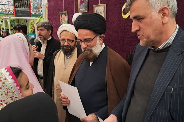 دیدار مدیر آموزش و پرورش شهرستان آباده با دانش‌آموزان معتکف 