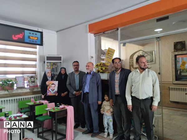 مراسم تجلیل از خانواده شهدا در دبستان شاهد شهید ناصری