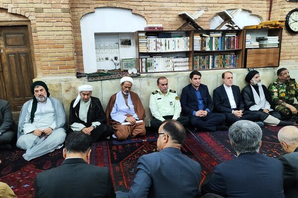 مراسم چهلمین روز شهادت شهدای اقتدار با حضور گسترده مردم کردستان در سنندج 