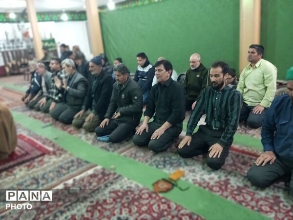 اقامه نماز جماعت همراه با افطاری در مسجد ابوالفضلی نیشابور 