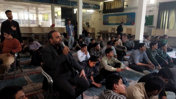 قرائت زیارت حضرت فاطمه (س) در دبیرستان شاهد ابوذر غفاری 