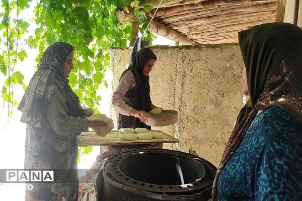 سومین روز از پخت نان  برای پذیرایی از زائران بدرقه آقای  شهید ایران در شهر بار نیشابور