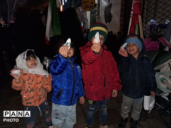حضور دهه نودی ها در قلب اجتماعات بلوار فضل نیشابور