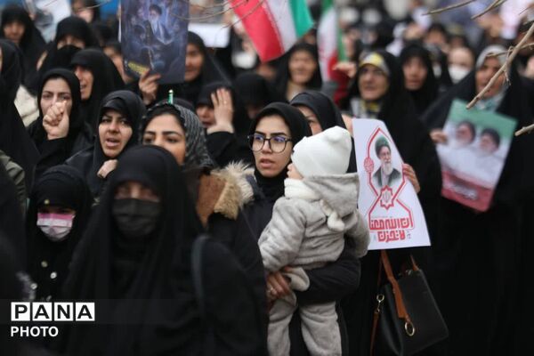 حضور حماسی و پرشور فیروزکوهی‌ها در راهپیمایی و تشییع شهدا؛ تجلی غیرت دینی و انقلابی مردم روزه‌دار فیروزکوه